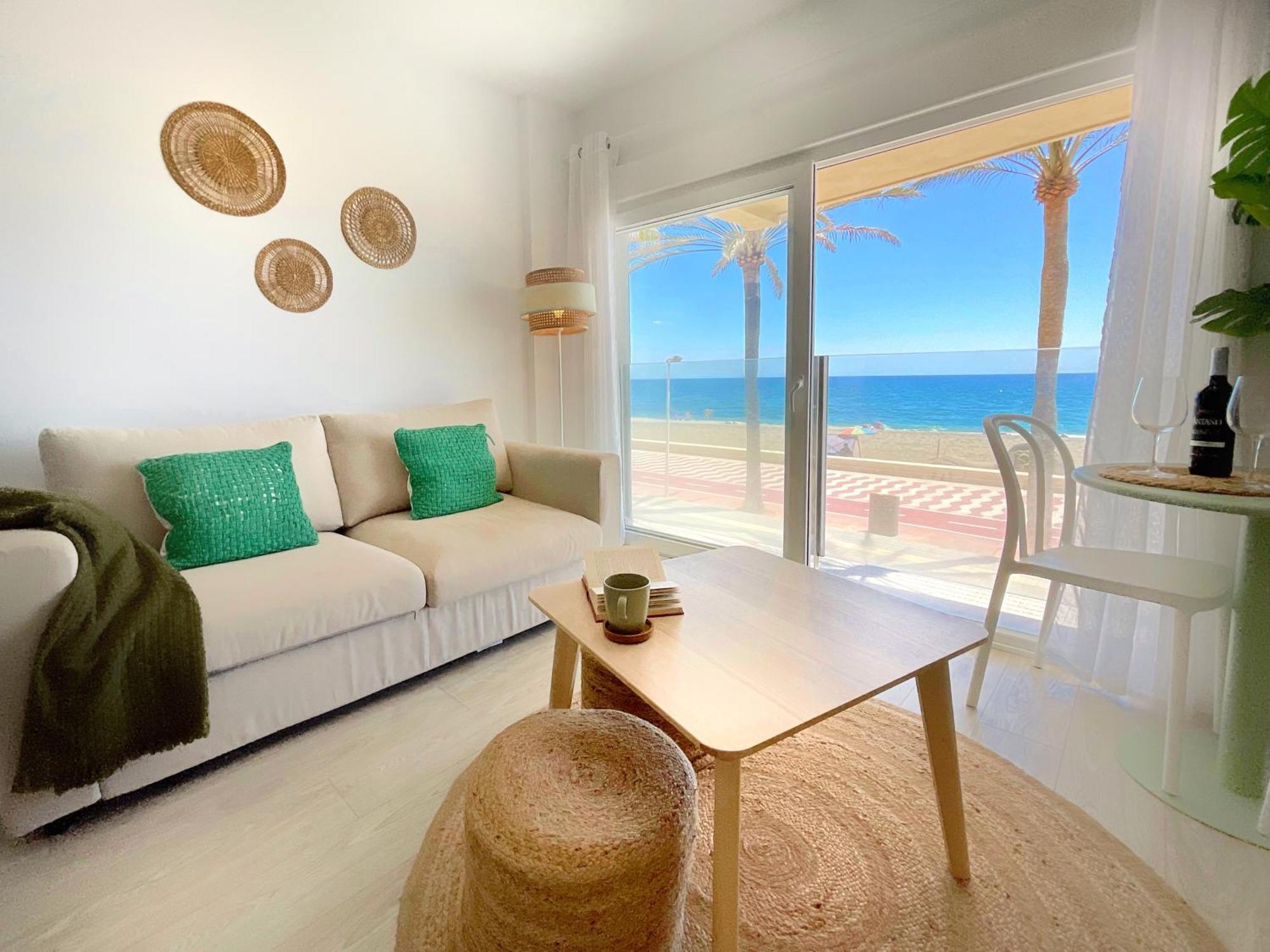 Cs7 Kaleria Suites Almeria Bagian luar foto