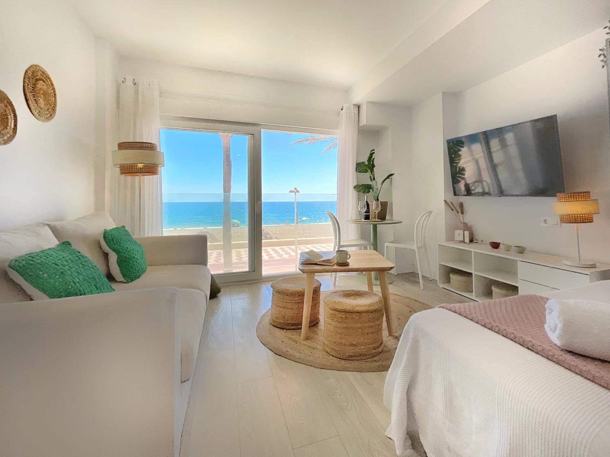 Cs7 Kaleria Suites Almeria Bagian luar foto