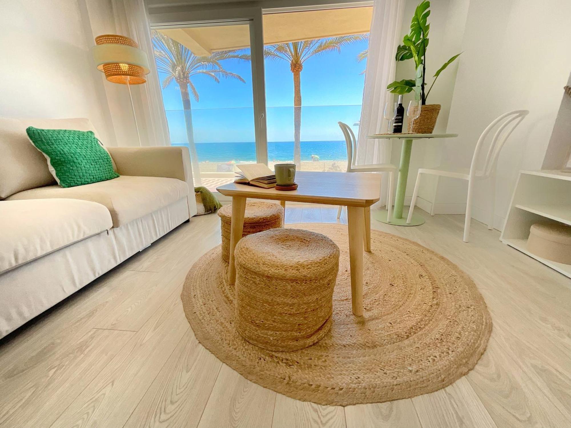 Cs7 Kaleria Suites Almeria Bagian luar foto