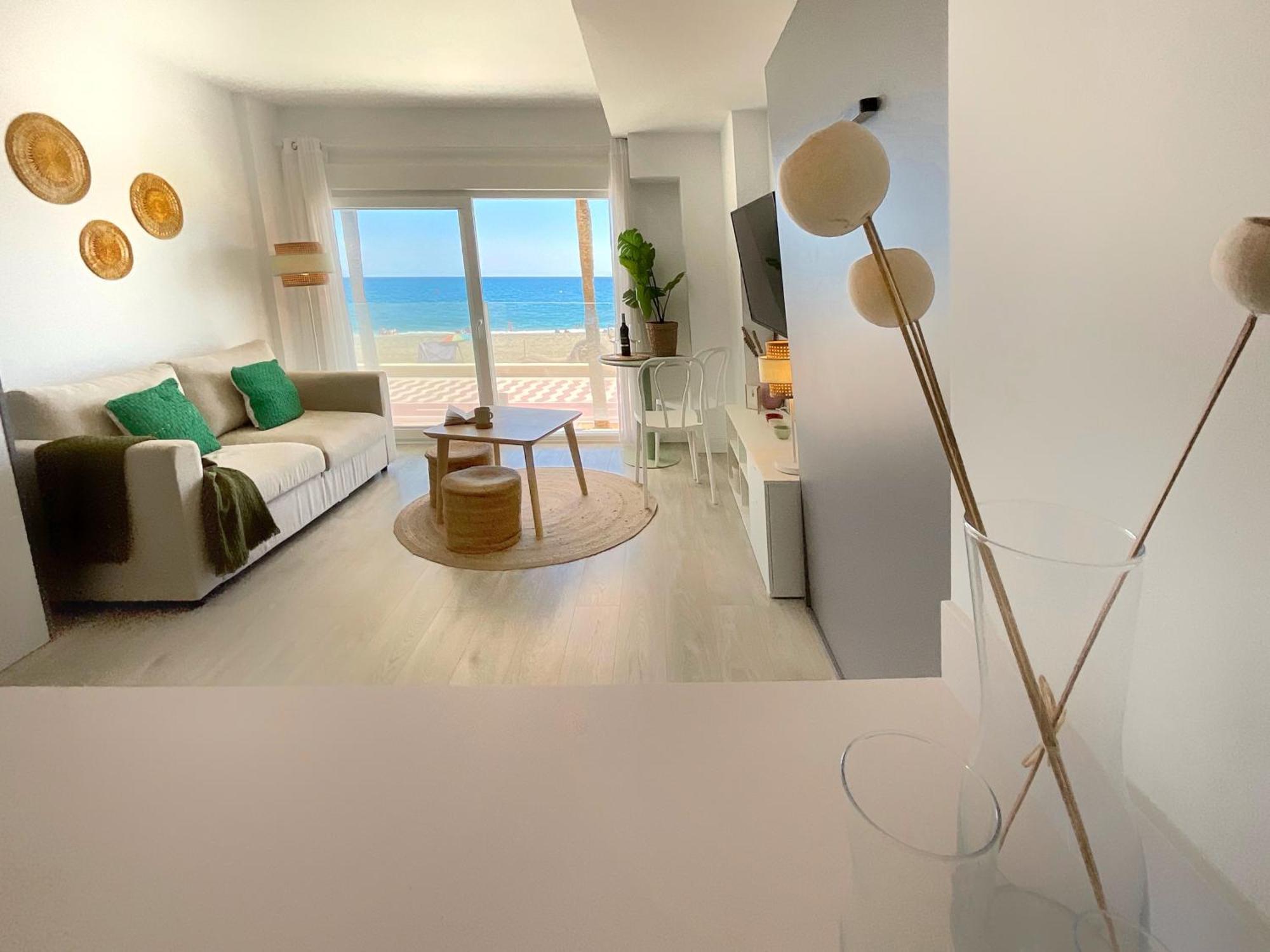 Cs7 Kaleria Suites Almeria Bagian luar foto